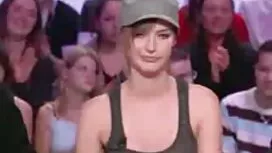 # Дуже Гола кицька ш ...