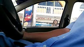 У нього чотири дивит ...