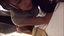 Зріла жінка. дивитис ...