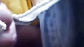 Блондинка їсть онлай ...